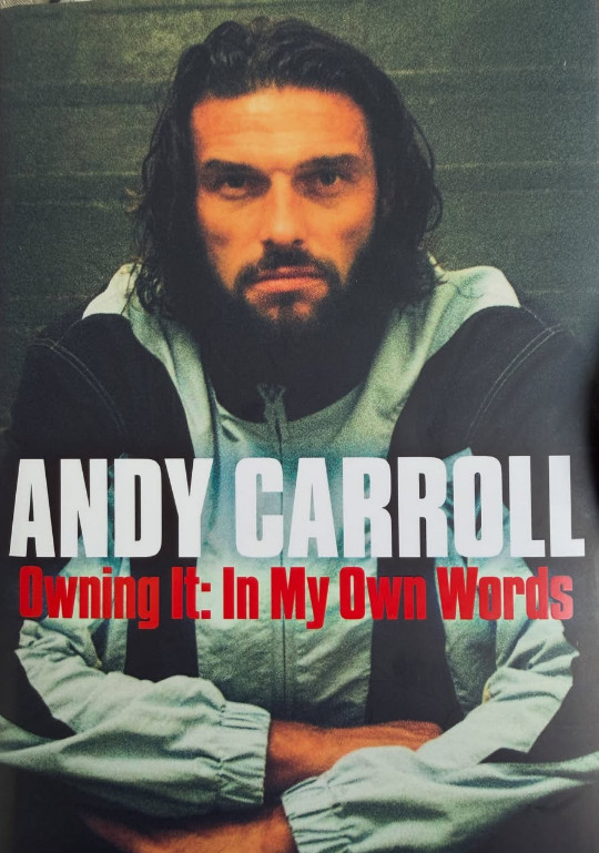 La autobiografía de Andy Carroll. /Foto=SNS de Andy Carroll
