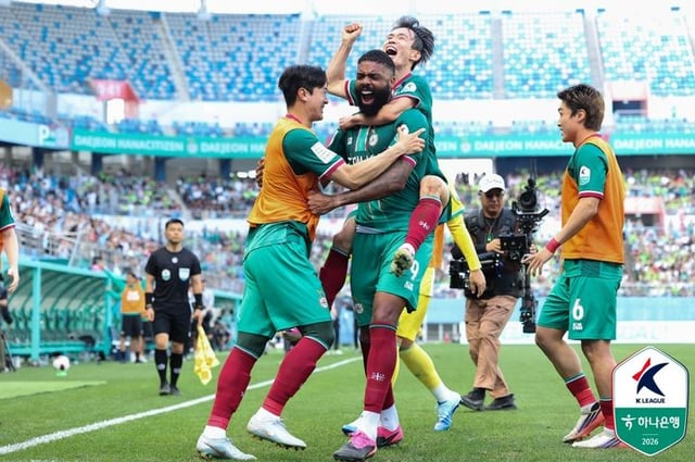 Daejeon Hana Citizen players celebrate after the equalizing goal. /Photo=Korea Professional Football League