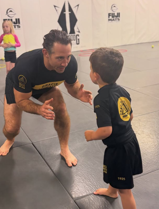 Tim Kennedy (left). /Photo=Tim Kennedy's social media