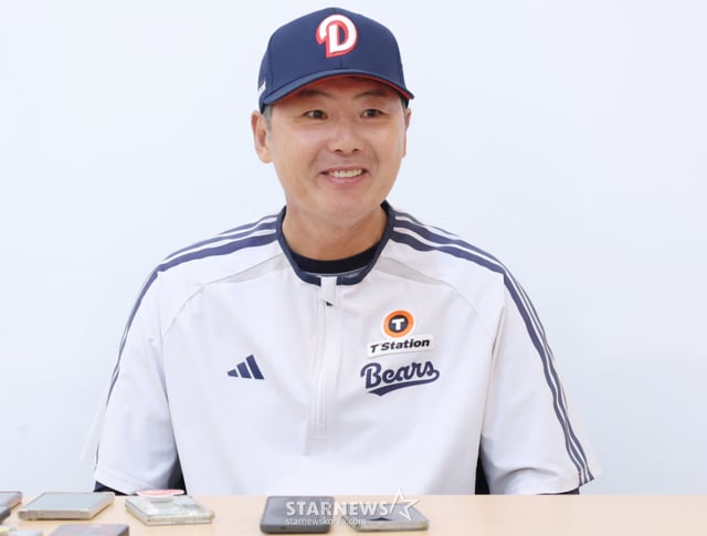 2026 신한 SOL KBO리그 와일드카드(WC) 결정전 LG 대 두산전이 14일 서울 잠실야구장에서 열렸다. 두산 김원형 감독이 취재진의 질문에 답하고 있다. /사진=김진경 kim.jinkyung@