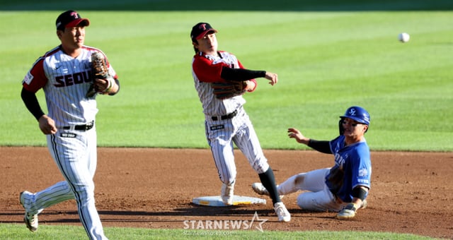 LG second baseman Shin Min-jae (center). /Photo=Senior reporter Kang Young-jo