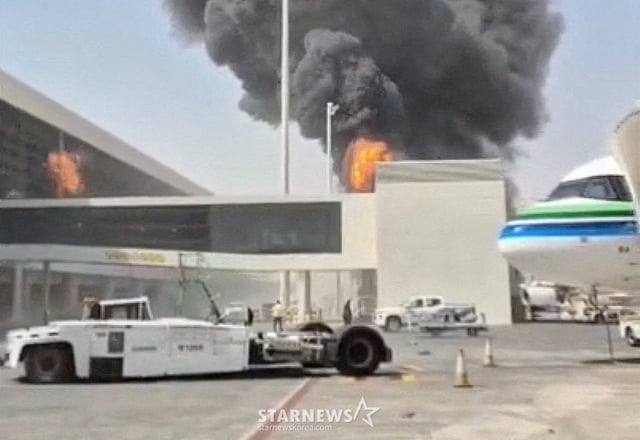 An airport in Riyadh, Saudi Arabia, hit by bombing. /Reuters=News1