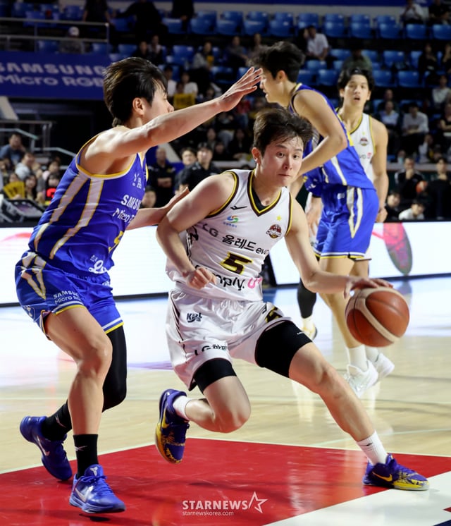 LG's Yang Jun-seok attempts a drive during the 2026-2027 KCC Pro Basketball game between Seoul Samsung and Changwon LG held at Jamsil Student Gymnasium on the 15th. /Photo=Senior reporter Kang Young-jo