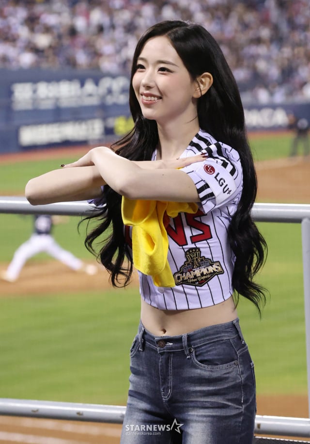 The 2026 Shinhan SOL KBO League Wild Card (WC) Decider between LG and Doosan was held at Seoul Jamsil Baseball Stadium on the 14th. tripleS member Kim Chae-yeon, after performing a ceremonial first pitch to wish for an LG victory, climbed onto the cheering platform to lead the cheers. /Photo=Chief correspondent Kim Jin-kyung
