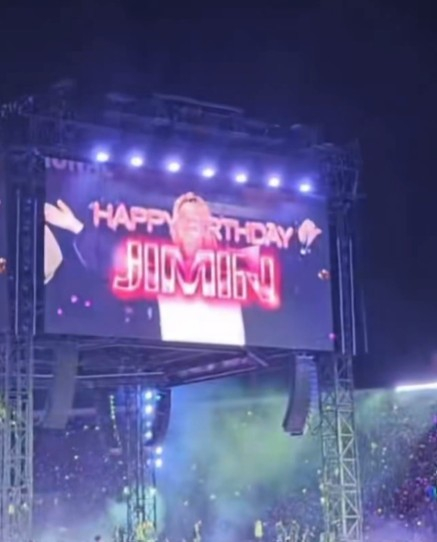 チリ初日の公演中に行われたジミン誕生日祝賀舞台写真BTSファンダムXアカウント映像キャプチャー