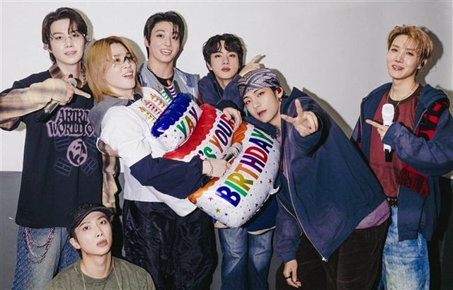 写真BTSオフィシャルアカウントの映像をキャプチャー
