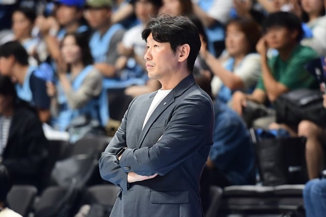 경기를 지켜보는 양동근 감독. /사진=KBL