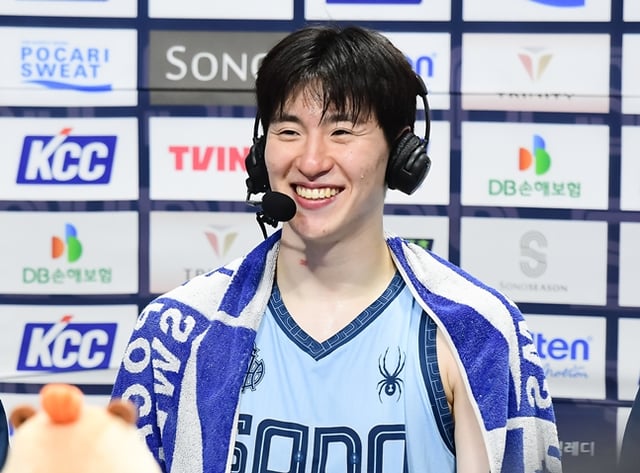 16일 경기를 마친 뒤 인터뷰를 하는 이정현. /사진=KBL
