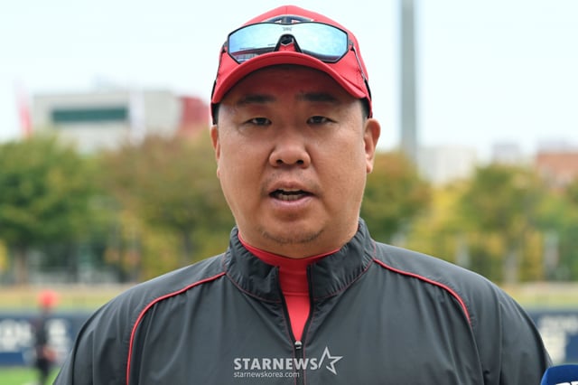 [Gwangju, South Jeolla Province = Yonhap News Agency] By Lee Young-ju — KIA Tigers manager Lee Beom-ho speaks with reporters at Gwangju-Kia Champions Field in Buk-gu, Gwangju, South Jeolla Province, on the afternoon of the 16th, one day before Game 1 of the 2026 KBO Postseason Wild Card Series. October 16, 2026. leeyj2578@newsis.com /Photo=Lee Young-ju
