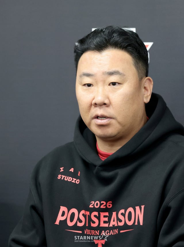 KIA Tigers Manager Lee Beom-ho answers questions at a press conference ahead of the first game of the 2026 KBO League Wild Card Series between the KIA Tigers and the LG Twins, held on the 17th at Gwangju Kia Champions Field. October 17, 2026. /Photo=Kang Young-jo cameratalks@