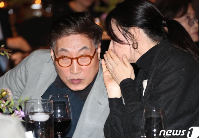 Lễ trao giải "Giải thưởng Nghệ sĩ Đẹp" năm 2022 — Lee Young-ae và Jung Ho-young / Ảnh=NEWS1