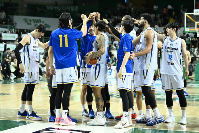 서울 삼성 선수단. /사진=KBL 제공