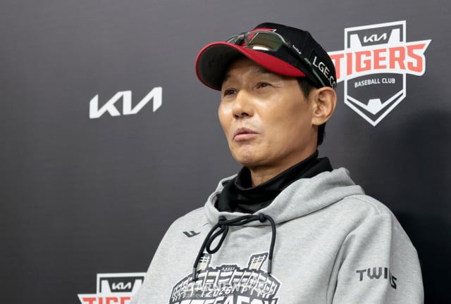 LG Twins manager Yeom Kyung-yeop speaks at a press conference ahead of Game 1 of the 2026 KBO League Wild Card Series between the KIA Tigers and LG Twins, held at Gwangju Kia Champions Field on the 17th. October 17, 2026. /Photo=Kang Young-jo cameratalks@