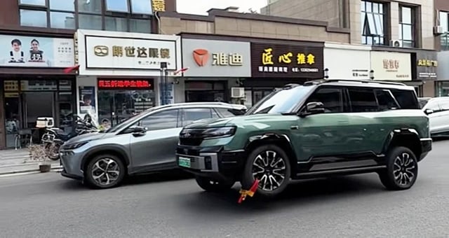 Escena de conducción con tres ruedas del SUV Fangchengbao (Fuente: Douyin)