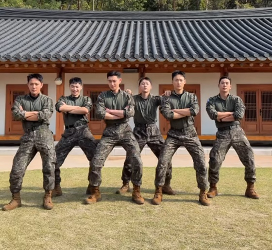 김동혁(왼쪽부터), 강다니엘, 김영대, 아이엠, 송건희, 백호/사진=김동혁 SNS