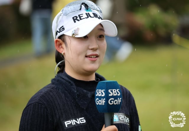 마서영이 18일 18일 경기도 이천시 H1클럽(파72)에서 열린 한국여자프로골프(KLPGA) 투어 아이스버그골프·서울신문 오픈(총상금 15억 원)에서 우승을 차지하고 인터뷰를 하고 있다. /사진=KLPGT 제공