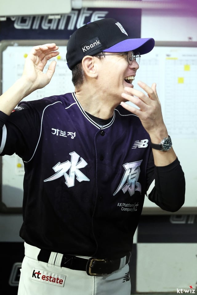 KT Wiz Manager Lee Kang-cheol. /Photo=Provided by KT Wiz