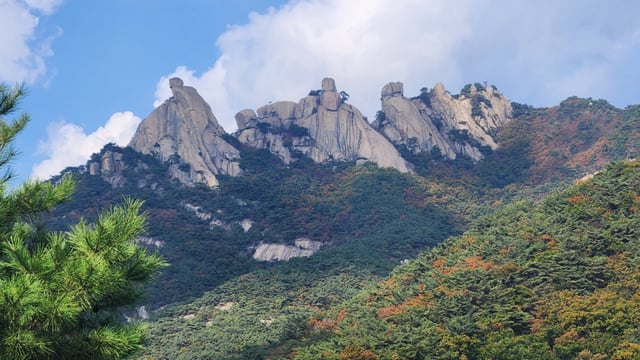 お盆展望台から眺めたお盆。 岩の形が改めて驚異的なだけだ。 