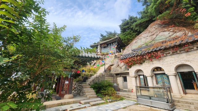 寺の石窟庵。 お寺の静けさが感じられる。