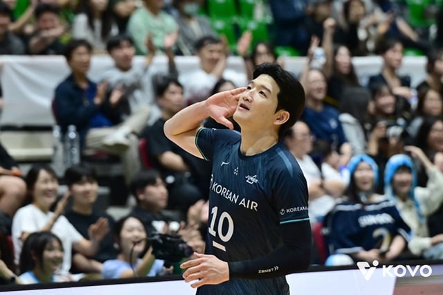 인천 대한항공 정지석이 19일 여수 진남체육관에서 열린 대전 삼성화재와 2026 여수·NH농협컵 프로배구대회(KOVO컵) 조별리그 A조 1차전에서 득점 후 세리머니를 펼치고 있다. /사진=KOVO 제공