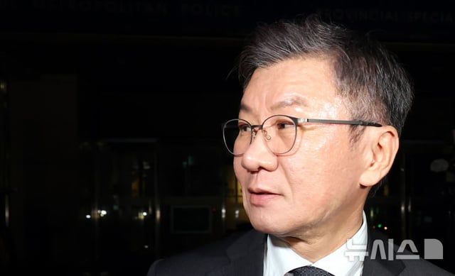 홍명보 전 축구 국가대표팀 감독 선임 과정에 부당하게 개입했다는 의혹을 받는 정몽규 전 대한축구협회 회장이 지난 9월 2일 서울경찰청 광역수사단 금융범죄수사대에 출석해 조사를 받은 후 귀가하고 있다. /사진=뉴시스