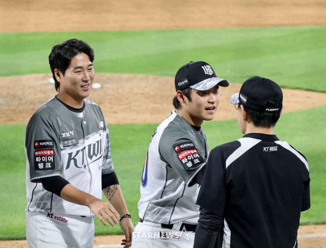 KT 박영현(가운데). /사진=강영조 선임기자