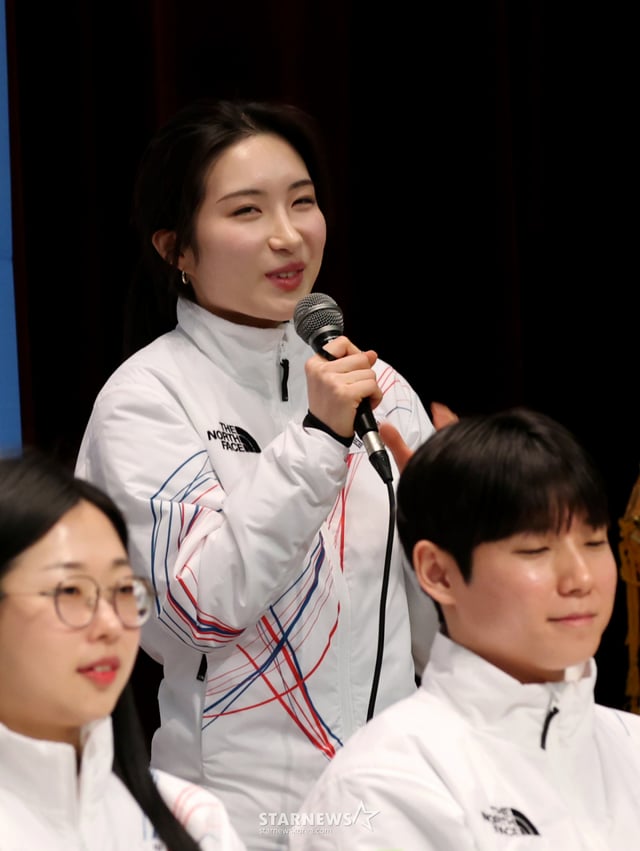 쇼트트랙 김길리가 7일 진천국가대표훈련장에서 열린 2026 밀라노-코르티나 동계올림픽대회 d-30 미디어데이에서 기자들의 질문에 답하고 있다. 2026.01.07. 쇼트트랙 김길리가 7일 진천국가대표훈련장에서 열린 2026 밀라노-코르티나 동계올림픽대회 d-30 미디어데이에서 기자들의 질문에 답하고 있다. 2026.01.07. /사진=강영조 cameratalks@