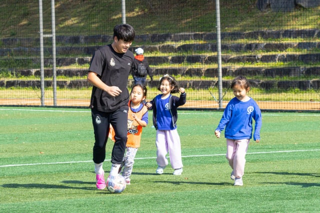 재한몽골학교와 함께한 동행 페스티벌 축구 클리닉 현장. /사진=서울 이랜드 제공