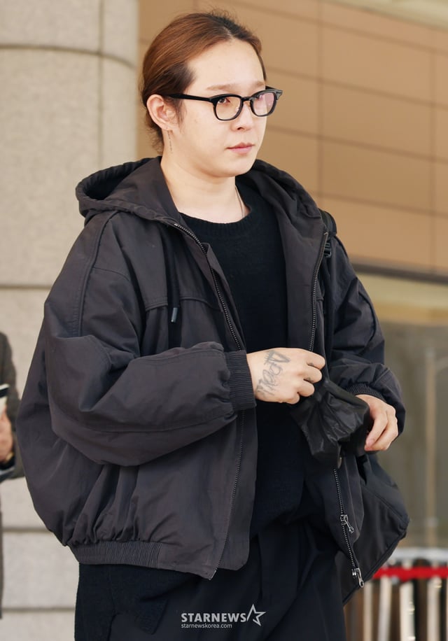 도로교통법 위반 혐의 위너 전 멤버 남태현이 12일 서울서부지방법원에서 열린 두 번째 공판기일에 출석해 실형을 선고받은 뒤 법원을 나서고 있다. 이날 검찰은 남태현에 대해 재범, 높은 혈중알코올 농도, 집행유예 기간 도중 적발 등으로 죄질이 불량하다며 징역 1년 6개월과 벌금 100만원을 구형했다. /2026.03.12 /사진=김휘선 hwijpg@