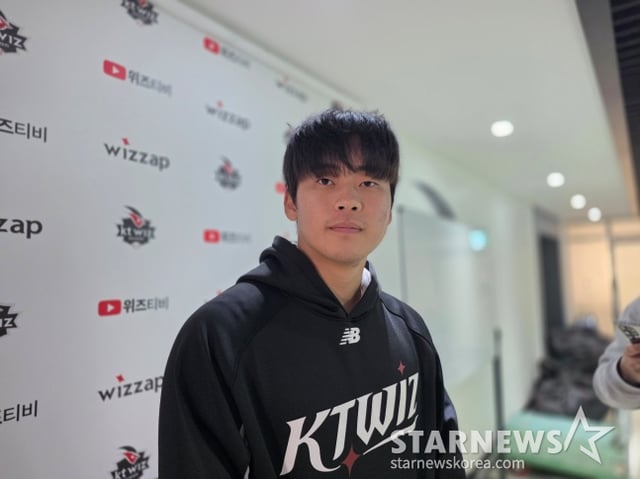 KT 박영현이 최근 수원KT위즈파크에서 열린 2026 한국시리즈 대비 훈련에서 취재진과 만나 인터뷰에 응했다. /사진=김동윤 기자