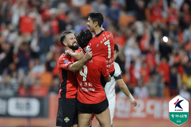 강원FC 선수단. /사진=한국프로축구연맹 제공