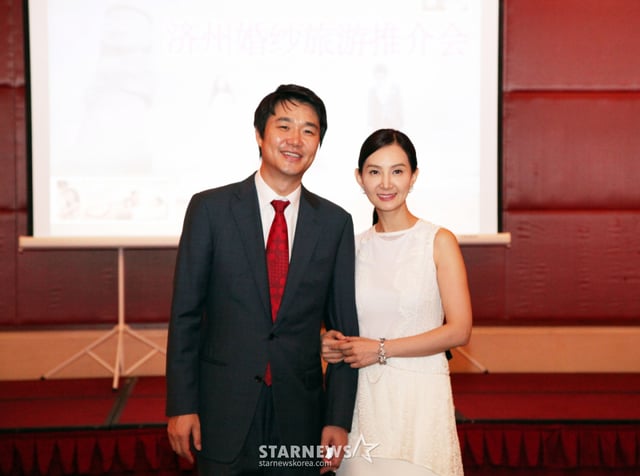 Jornada informativa sobre bodas y turismo en Jeju. Kim Tae-uk y Chae Si-ra