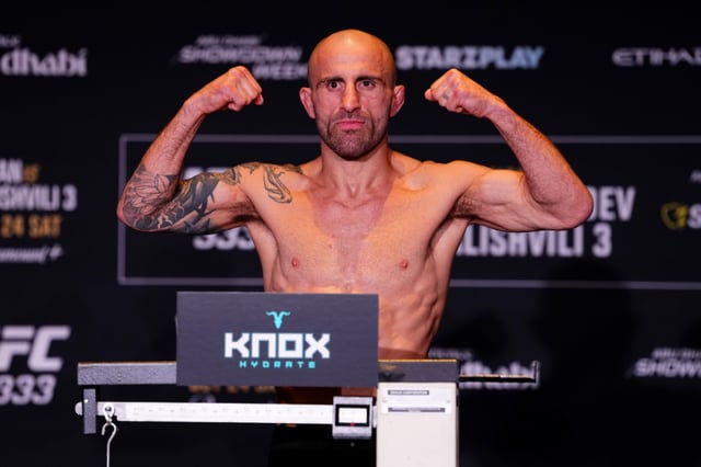 계체를 통과한 알렉산더 볼카노프스키. /사진=UFC 공식 제공