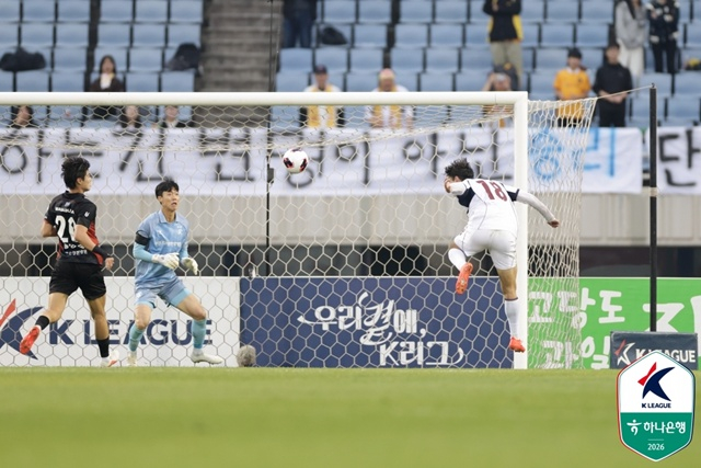 광주FC 공격수 아이데일(오른쪽)의 멀티골 장면. /사진=한국프로축구연맹 제공