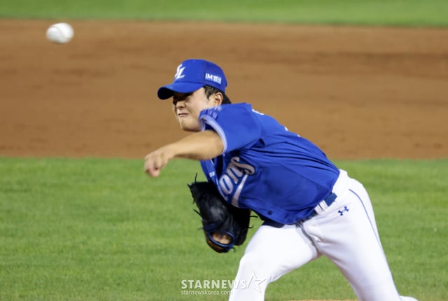 삼성 좌완불펜 이승민이 4일 잠실야구장에서 열린 2026KBO리그 삼성라이온즈와 LG트윈스 경기 6회말 1사 1,2루에서 등판하고 있다. 2026.09.04. /사진=강영조 cameratalks@