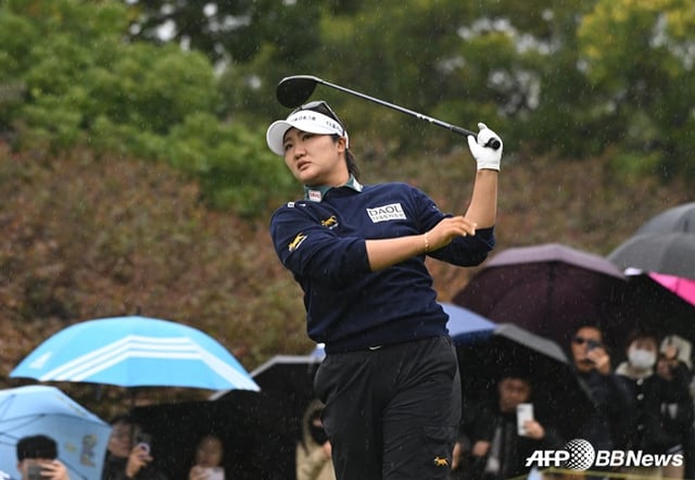 유해란이 25일 남광주 해남군 파인비치 골프 링크스(파72)에서 열린 미국여자프로골프(LPGA) 투어 대회 BMW 레이디스 챔피언십 최종 4라운드에서 티샷을 날리고 있다. /AFPBBNews=뉴스1