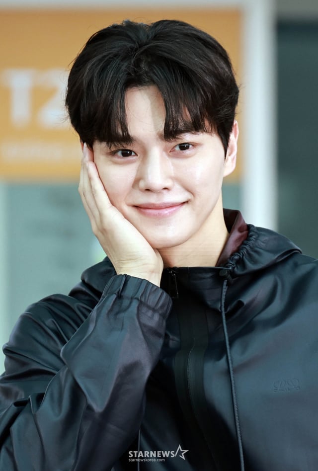 배우 송강이 해외 일정 차 5일 오전 인천국제공항을 통해 출국하고 있다. 2026.03.05 /사진=임성균 tjdrbs23@