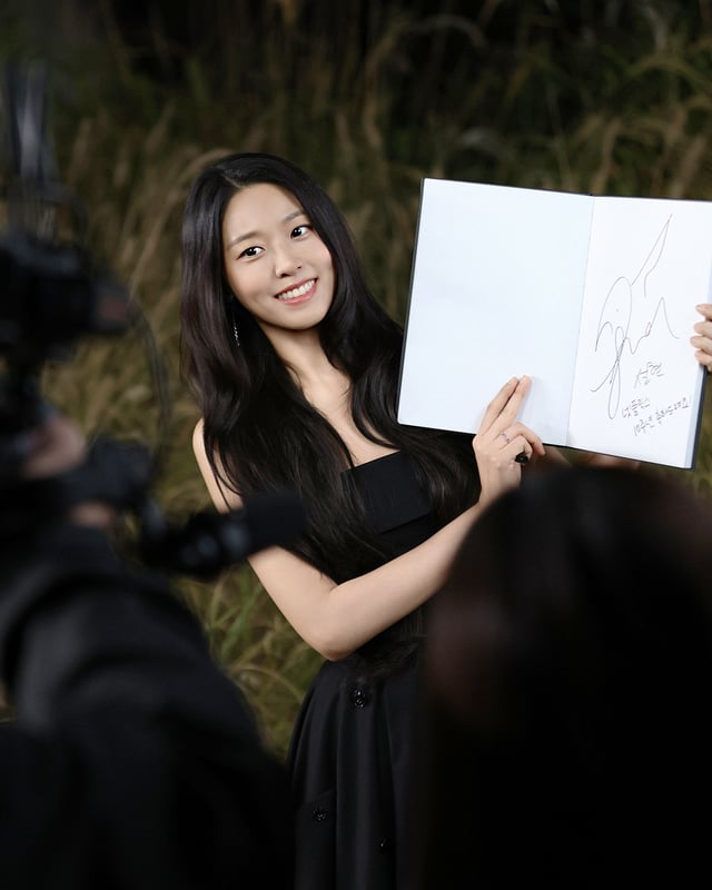 설현 / 사진=더프레젠트컴퍼니