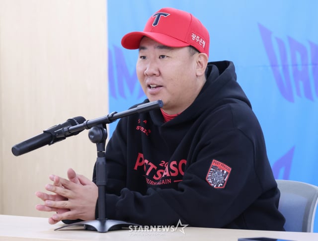 2026 KBO 포스트시즌 플레이오프(PO) 2차전 삼성 대 KIA전이 27일 대구 삼성라이온즈파크에서 열렸다. KIA 이범호 감독이 기자들의 질문에 답하고 있다. /사진=김진경 kim.jinkyung@