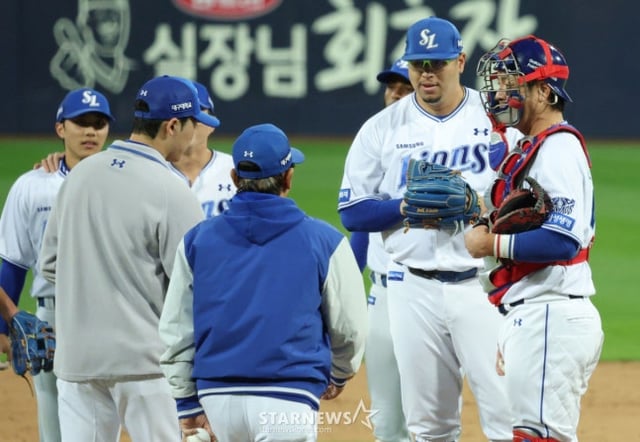 마운드에서 내려가는 후라도. /사진=김진경 대기자