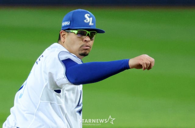 2026 KBO 포스트시즌 플레이오프(PO) 2차전 삼성 대 KIA전이 27일 대구 삼성라이온즈파크에서 열렸다. 삼성 선발 후라도가 역투하고 있다. /사진=김진경 kim.jinkyung@