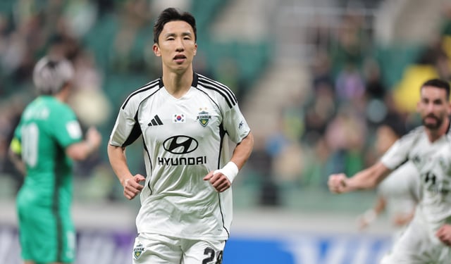 전북 현대 이영재가 27일 중국 베이징 노동자 경기장에서 열린 2026~2027 아시아축구연맹(AFC) 챔피언스리그 엘리트(ACLE) 베이징 궈안전에서 골을 넣은 뒤 세리머니를 하고 있다. /사진=AFC 제공