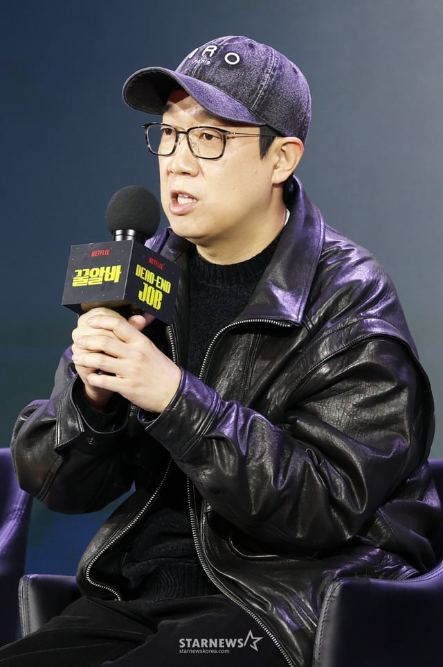 韩俊熙总策划28日出席了在首尔永登浦区费尔蒙大使酒店举行的Netflix剧集《甜蜜兼职》制作发布会,并回答了提问。/照片=金辉善 (Kim Hwi-seon) hwijpg@