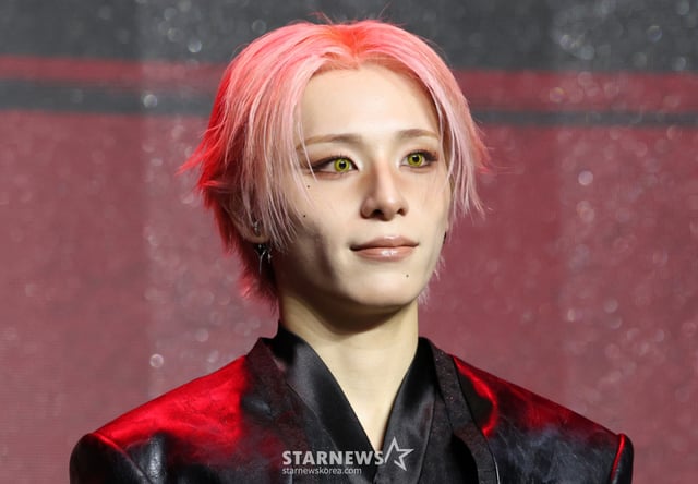 (서울=뉴스1) 권현진 기자 = 그룹 엑스러브(XLOV)의 하루가 28일 서울 마포구 큐브컨벤션센터에서 열린 미니 3집 'i=!'(아이 이퀄스 아이) 쇼케이스에서 포즈를 취하고 있다. 2026.10.28/뉴스1 Copyright © 뉴스1. All rights reserved. 무단 전재 및 재배포, AI학습 이용 금지. /사진=(서울=뉴스1) 권현진 기자