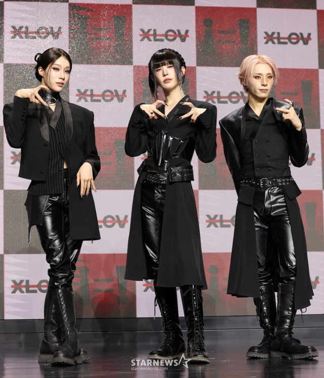 (서울=뉴스1) 권현진 기자 = 그룹 엑스러브(XLOV)의 루이(왼쪽부터)와 우무티, 하루가 28일 서울 마포구 큐브컨벤션센터에서 열린 미니 3집 'i=!'(아이 이퀄스 아이) 쇼케이스에서 포즈를 취하고 있다. 2026.10.28/뉴스1  Copyright © 뉴스1. All rights reserved. 무단 전재 및 재배포,  AI학습 이용 금지. /사진=(서울=뉴스1) 권현진 기자