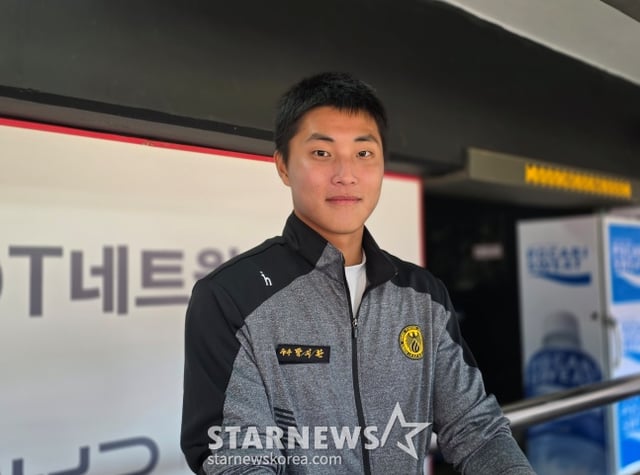 상무 박지환이 27일 수원KT위즈파크에서 열린 KT의 2026 한국시리즈 대비 평가전을 앞두고 취재진과 인터뷰에 응했다. /사진=김동윤 기자