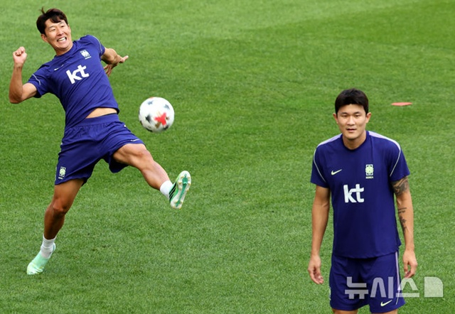 손흥민(왼쪽)과 김민재. /사진=뉴시스 제공
