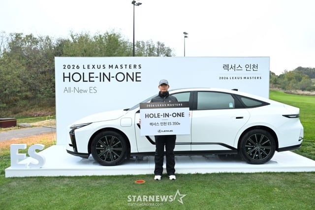 안유진 선수와 렉서스 ES/사진제공=렉서스코리아