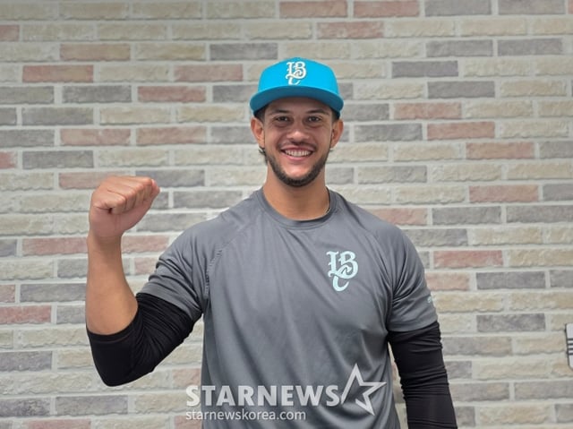 미국 롱비치 연합팀의 쿠바 배스가 30일 울산 문수야구장에서 열린 2026 KBO 가을리그 준결승전을 앞두고 스타뉴스와 인터뷰했다. /사진=김동윤 기자