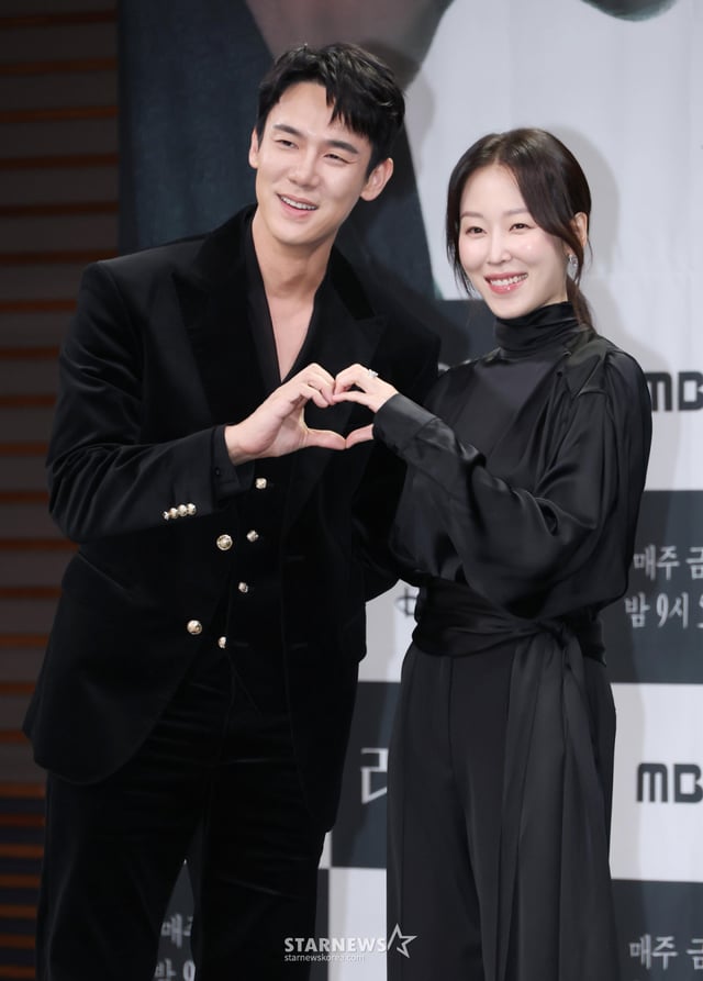 배우 유연석, 서현진이 28일 오후 서울 마포구 상암동 MBC에서 진행된 금토드라마 라이어 제작발표회에 참석해 포즈를 취하고 있다. 하나의 기억을 두고 정반대의 주장을 펼치는 두 남녀가 진실을 향해 치열하게 충돌하는 심리 스릴러 드라마 '라이어'는 오는 30일 첫 방송된다. /2026.10.28 /사진=이동훈 photoguy@